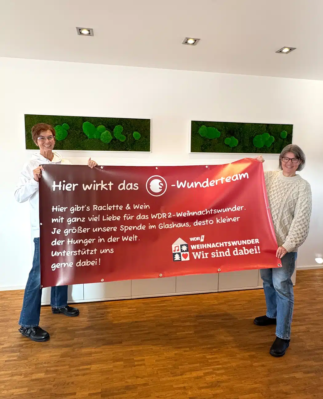 Weihnachtswunderteam XXL Banner Ein Teil des Weihnachtswunderteamx mit XXL Banner für den Haarzopfer Weihnachtsmarkt